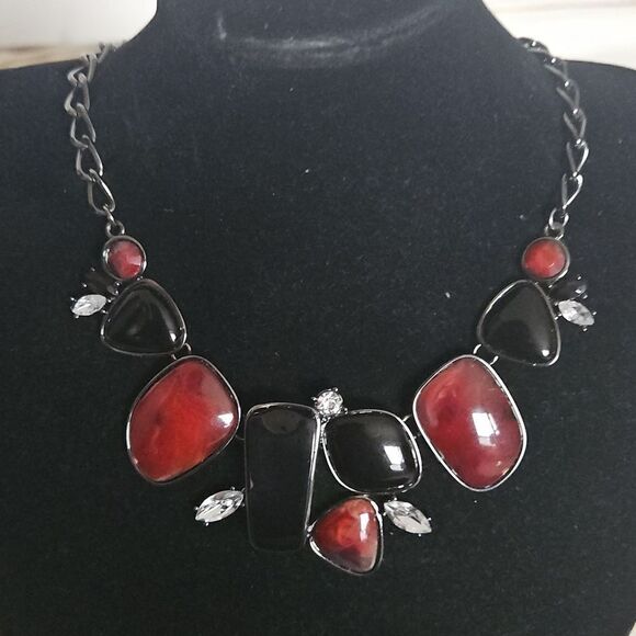 Elegant Burgundy and Black Statement Necklace - Picture 2 of 16